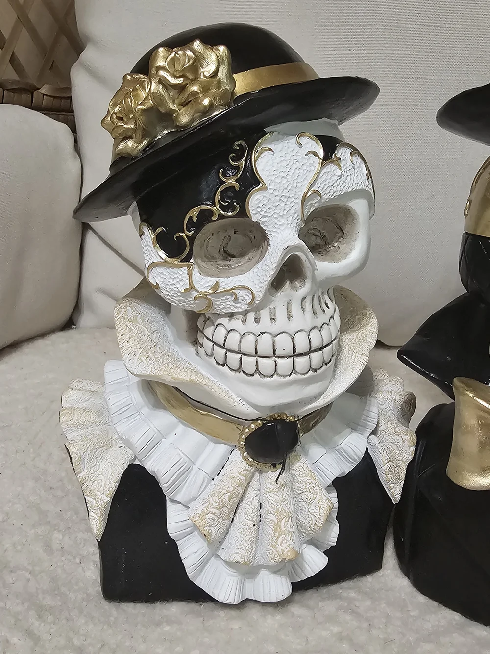 Elegant Black & Gold Skull Couple Party Decor - Day of the Dead Figurines Hallow